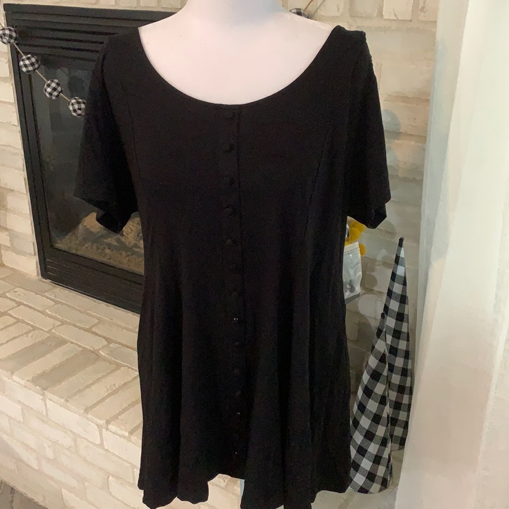 Torrid, 1 super soft, fit and flare, button front. Black shirt sleeve cotton